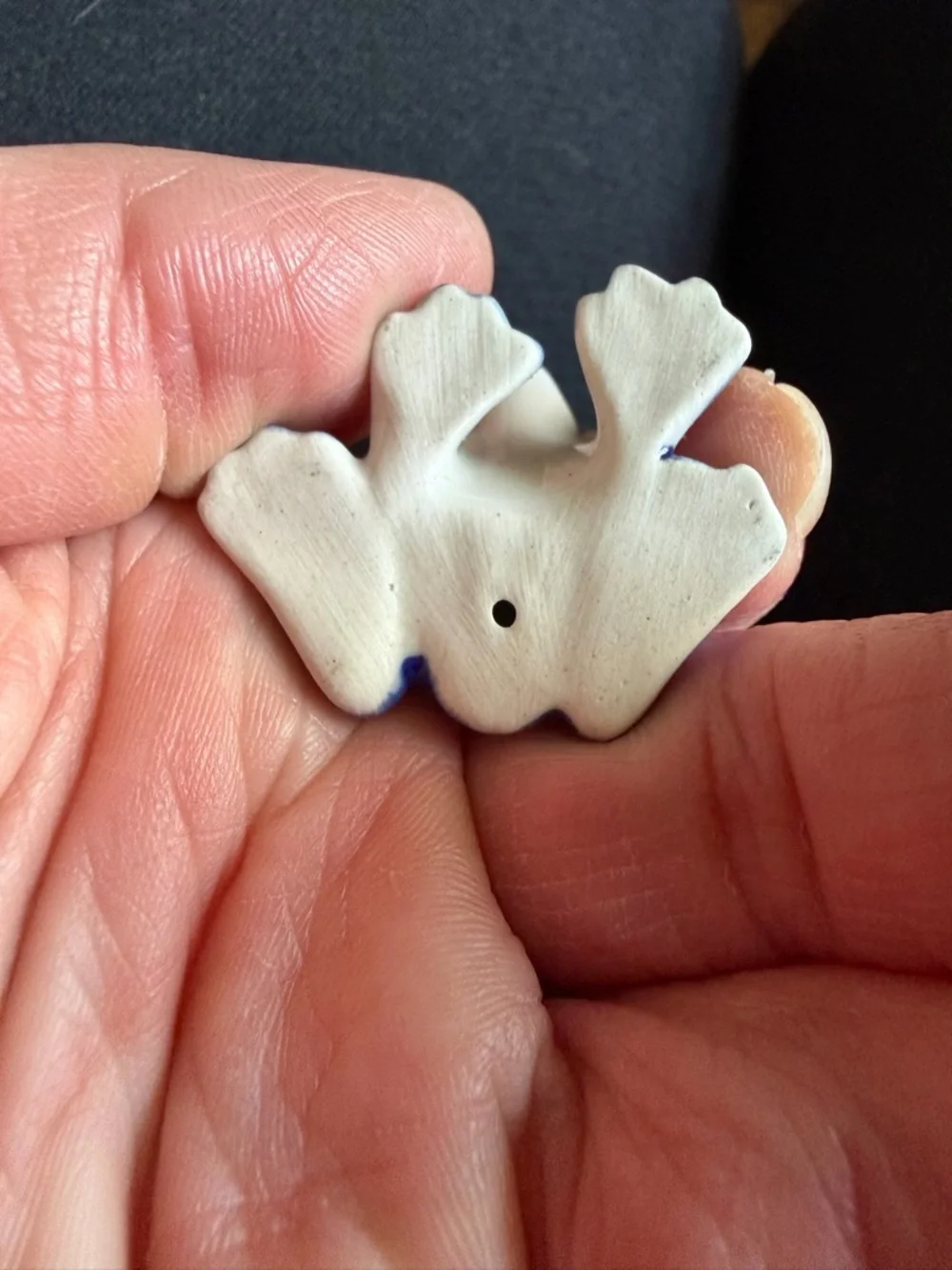 Vintage Porcelain Blue & White Frog Figurine: Small Collectible, Decorative